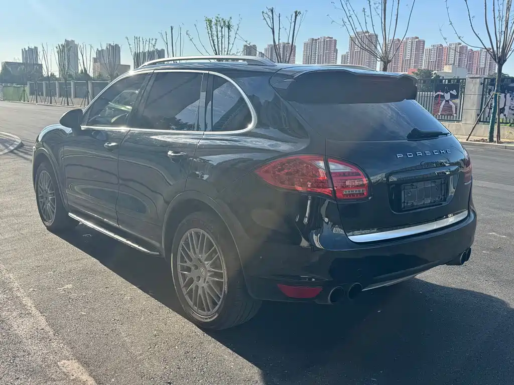 Porsche Cayenne — миниатюра 4