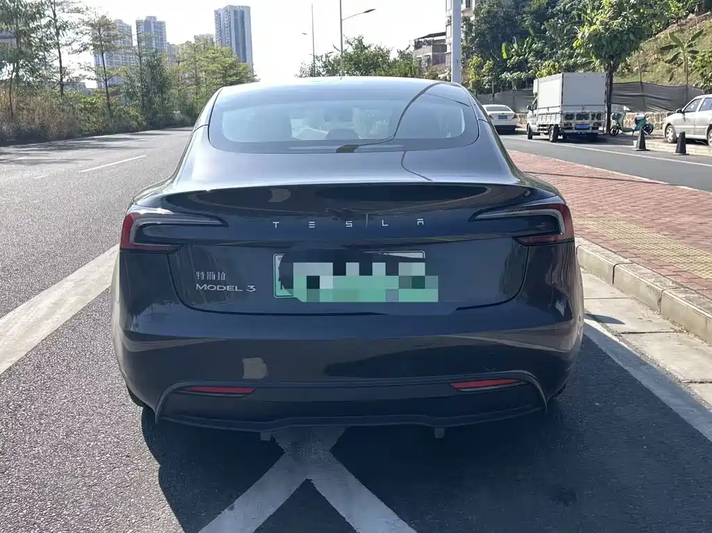 Tesla Model 3 — миниатюра 6