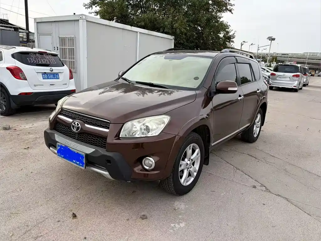 Toyota RAV4 — миниатюра 3
