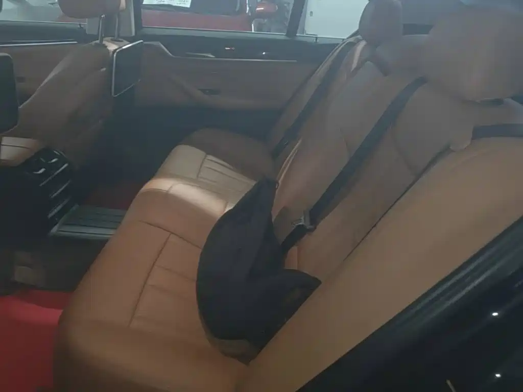 BMW 5 Series — миниатюра 17