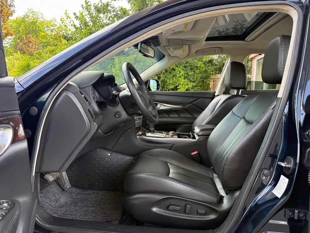 Infiniti Q70 — миниатюра 7
