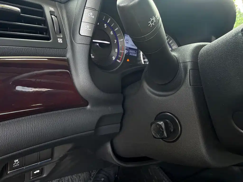 Infiniti Q70 — миниатюра 15