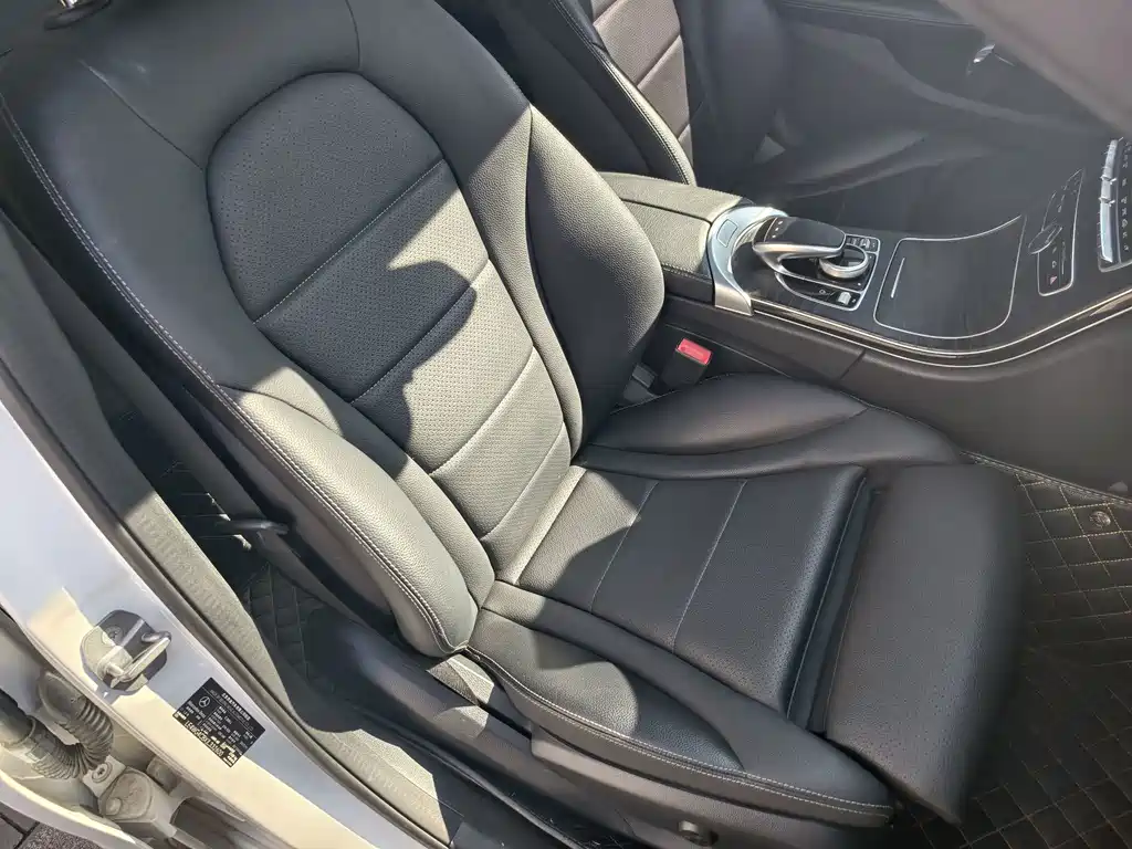 Mercedes-Benz C-Class — миниатюра 13
