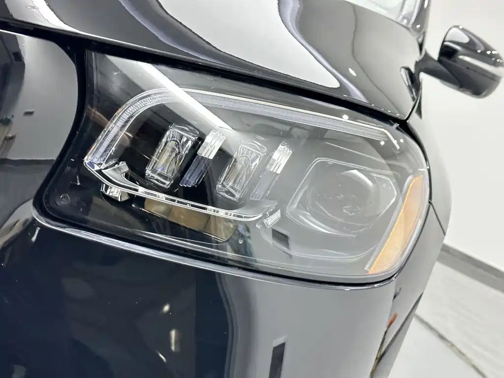 Mercedes-Benz GLS — миниатюра 20