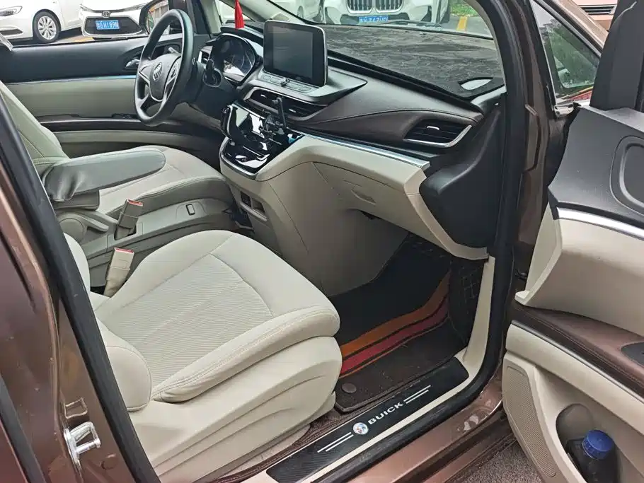 Buick GL8 — миниатюра 8