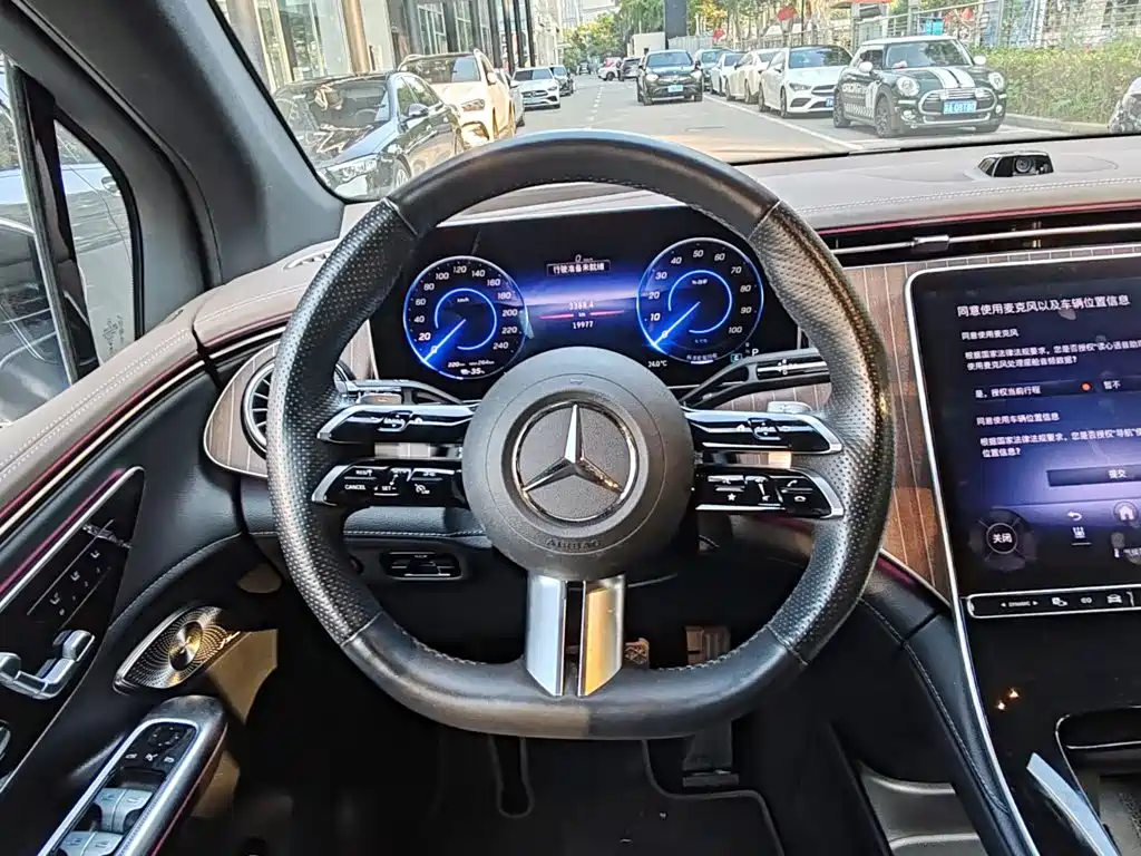 Mercedes-Benz EQE SUV — миниатюра 4