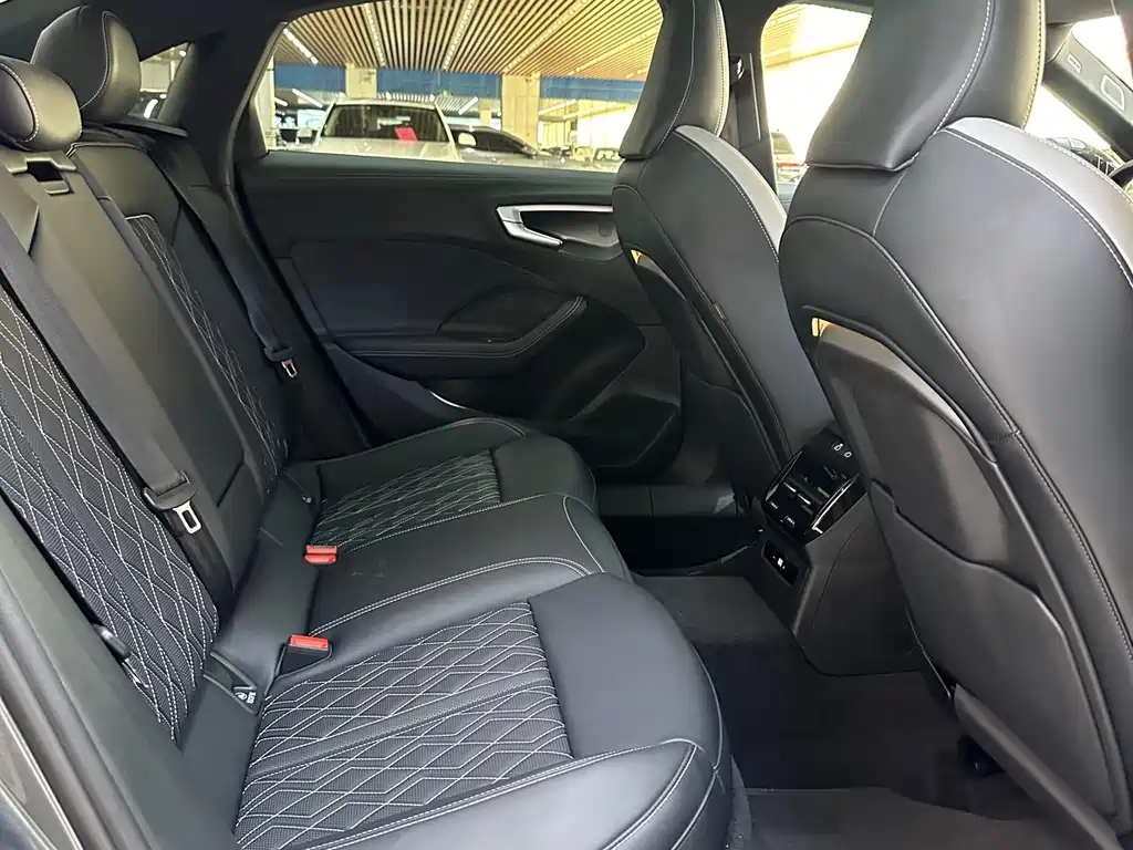Audi A5L 2026 2.0T Sport quattro