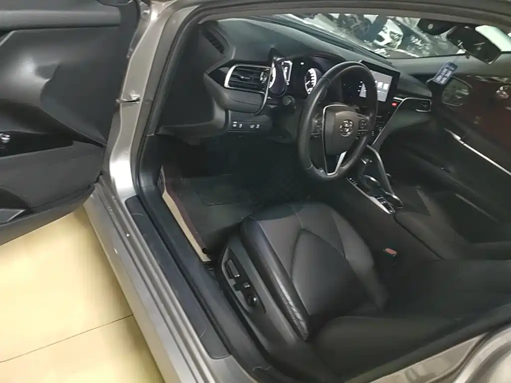 Toyota Camry — миниатюра 16