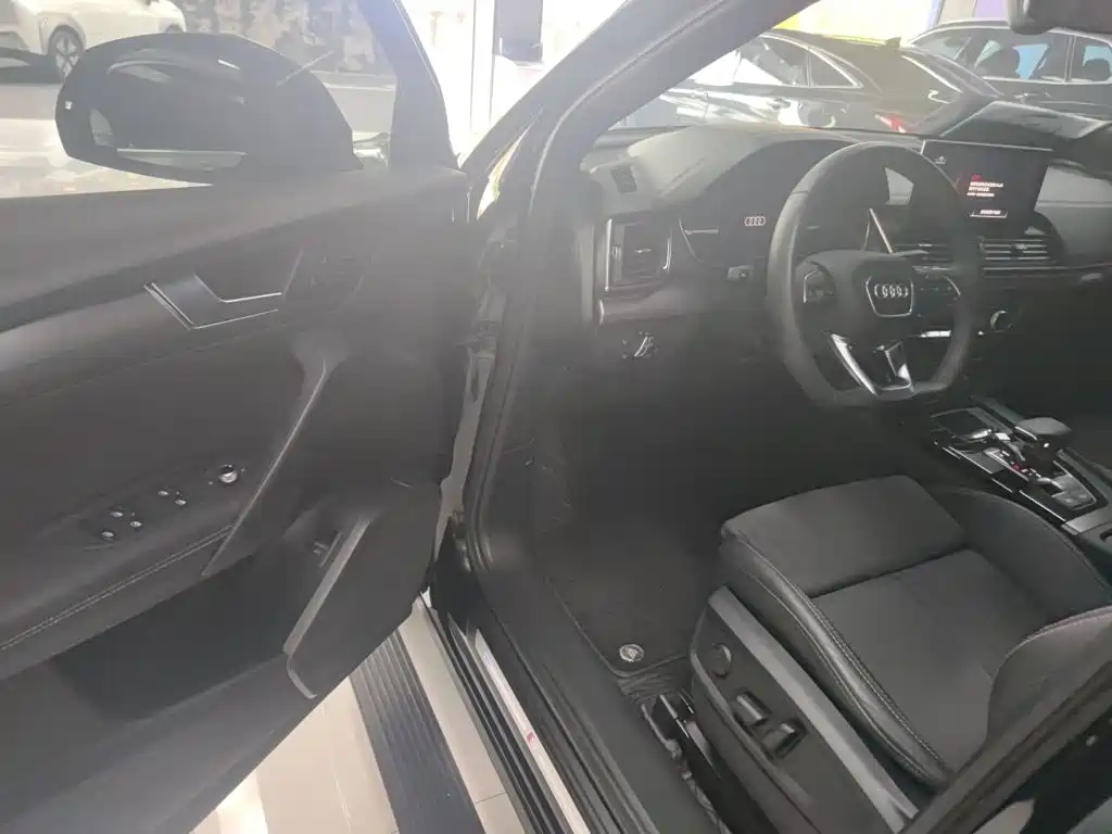 Audi Q5L Sportback — миниатюра 12