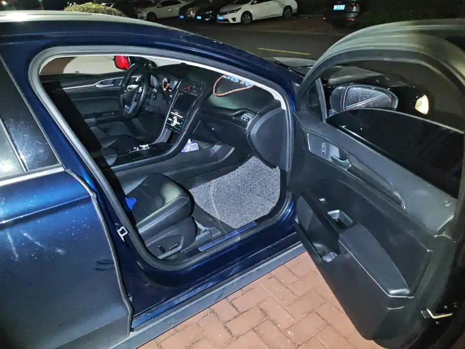 Ford Mondeo — миниатюра 8