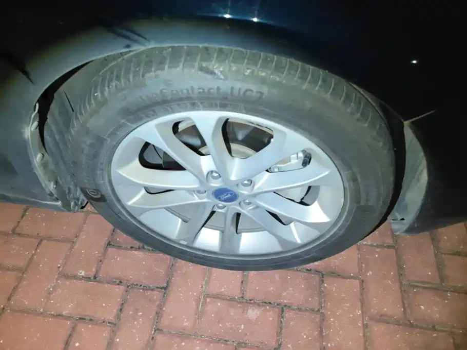 Ford Mondeo — миниатюра 6