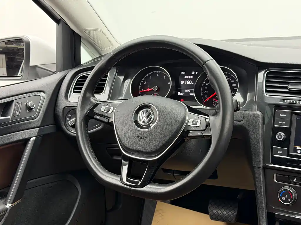 Volkswagen Golf — миниатюра 6