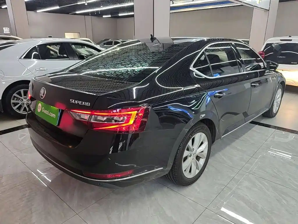 Skoda Superb — миниатюра 7