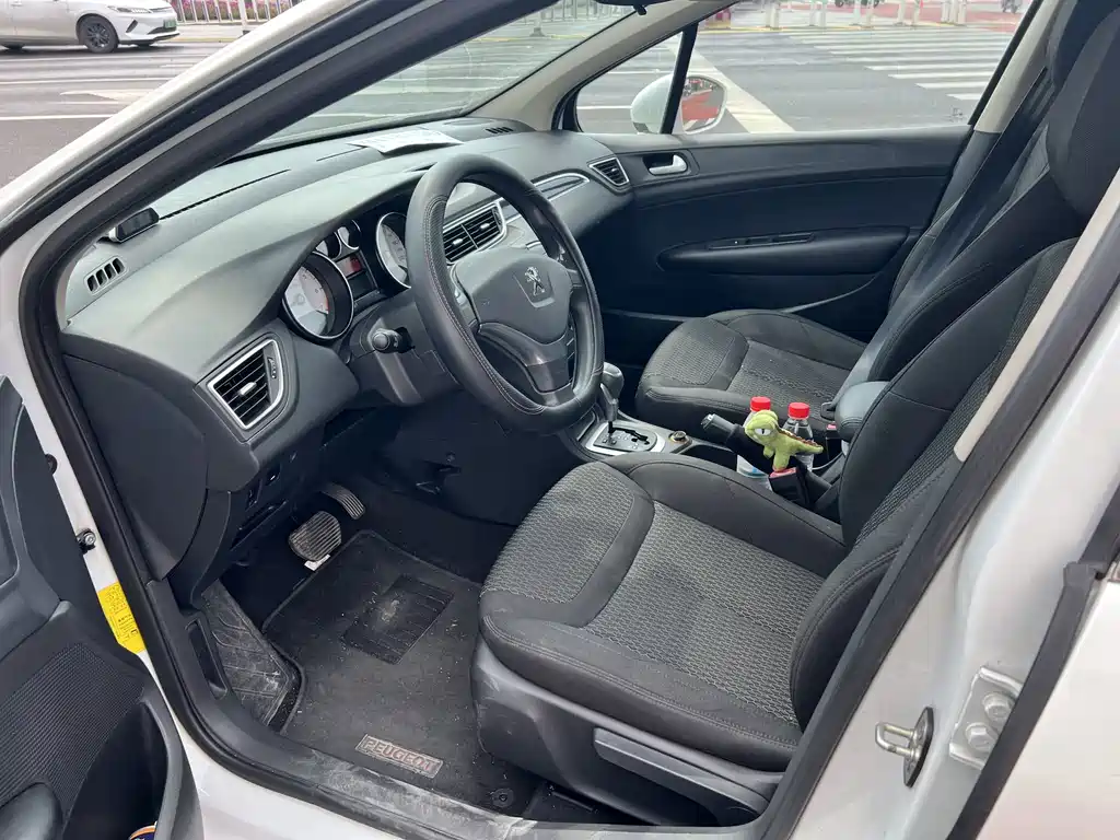 Peugeot 308 — миниатюра 7