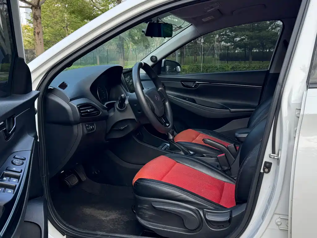 Hyundai Elantra — миниатюра 20