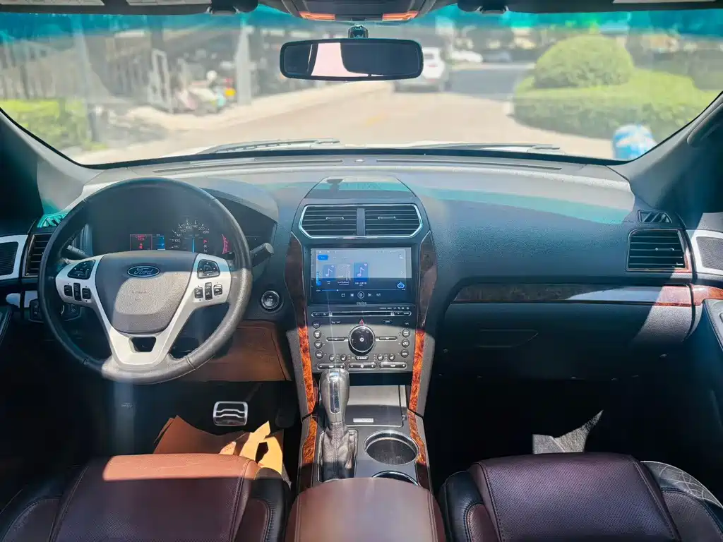Ford Explorer (Import) — миниатюра 8