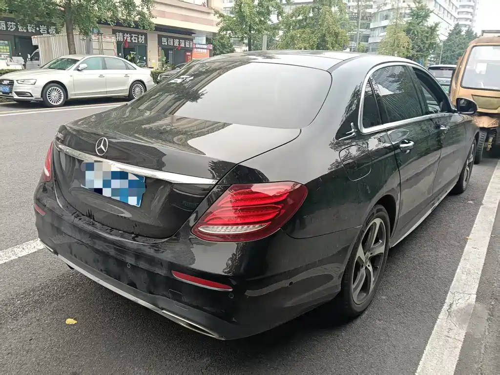 Mercedes-Benz E-Class — миниатюра 3