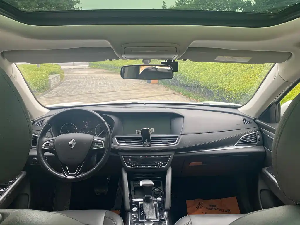 Borgward BX7 — миниатюра 8