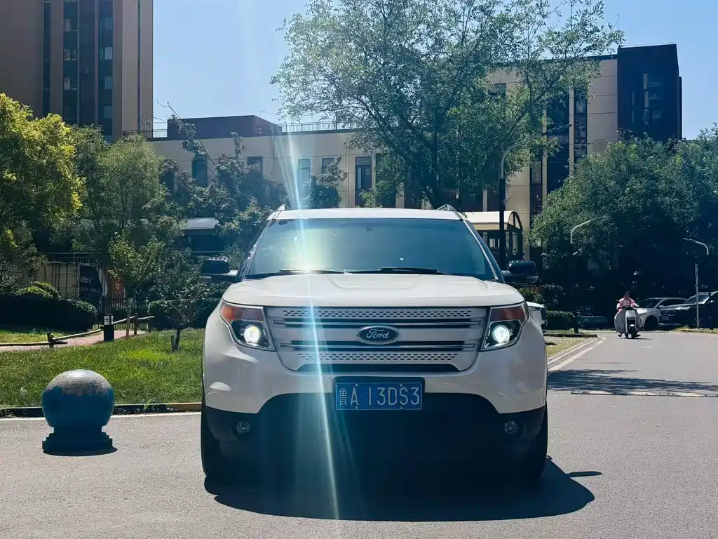 Ford Explorer (Import) — миниатюра 2