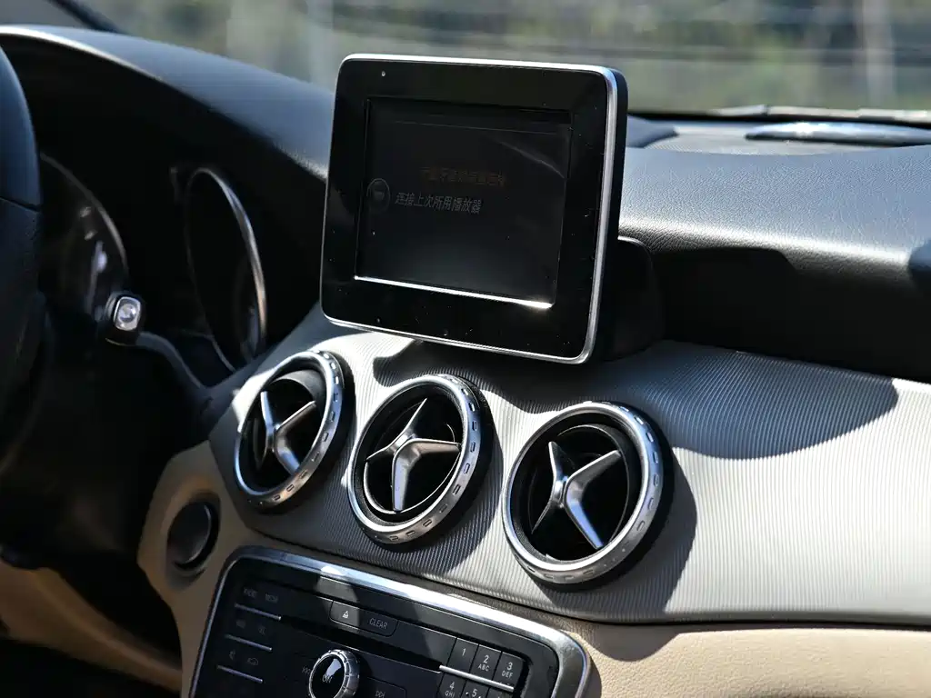 Mercedes-Benz GLA — миниатюра 8