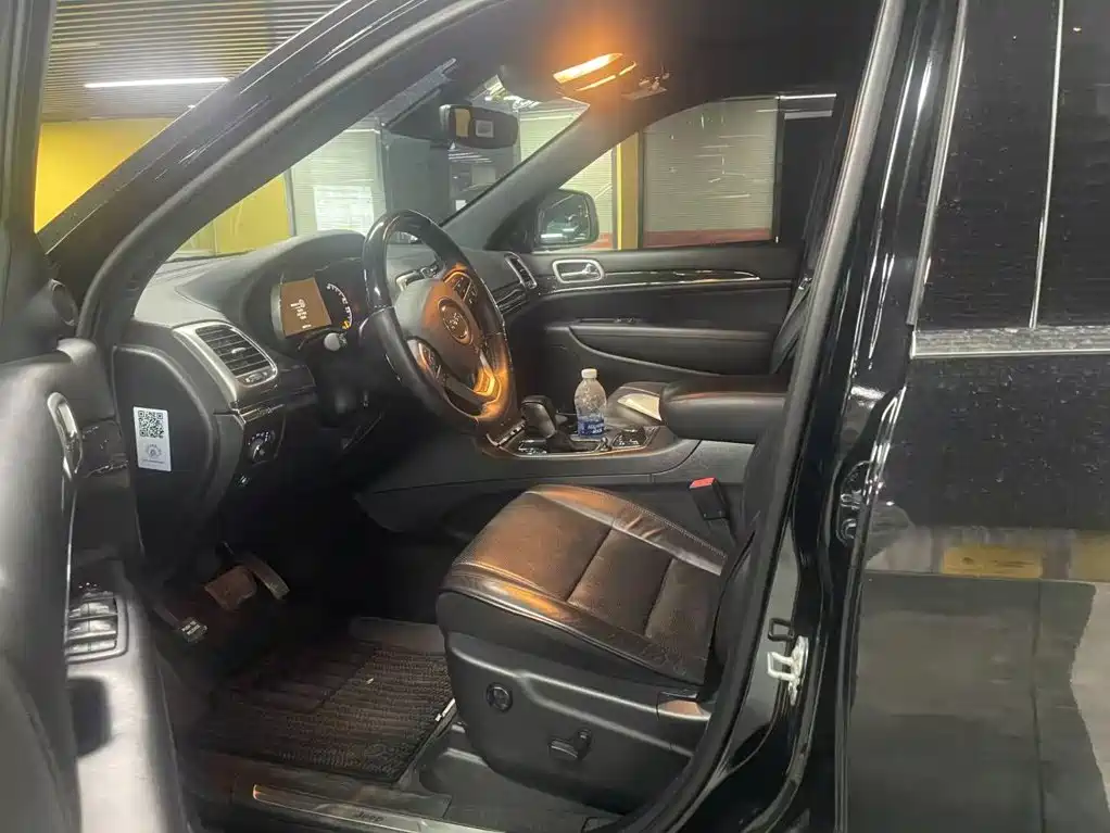 Jeep Grand Cherokee (Import) — миниатюра 6