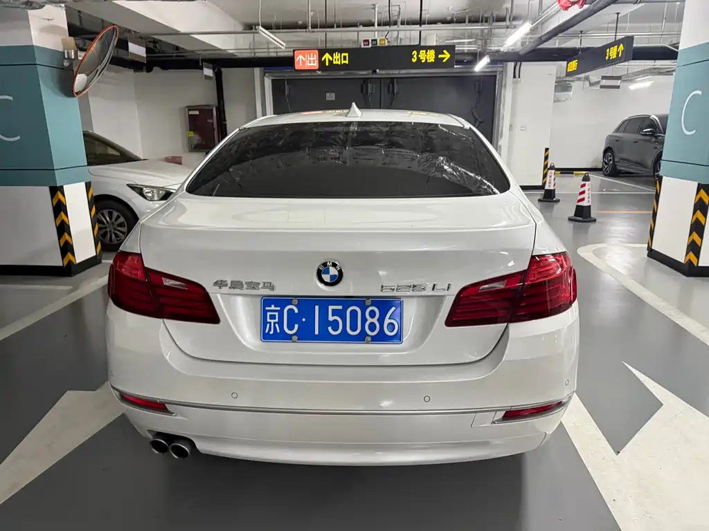 BMW 5 Series — миниатюра 6