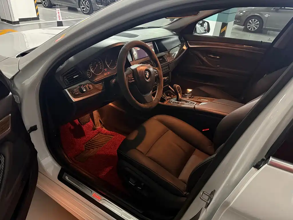 BMW 5 Series — миниатюра 7
