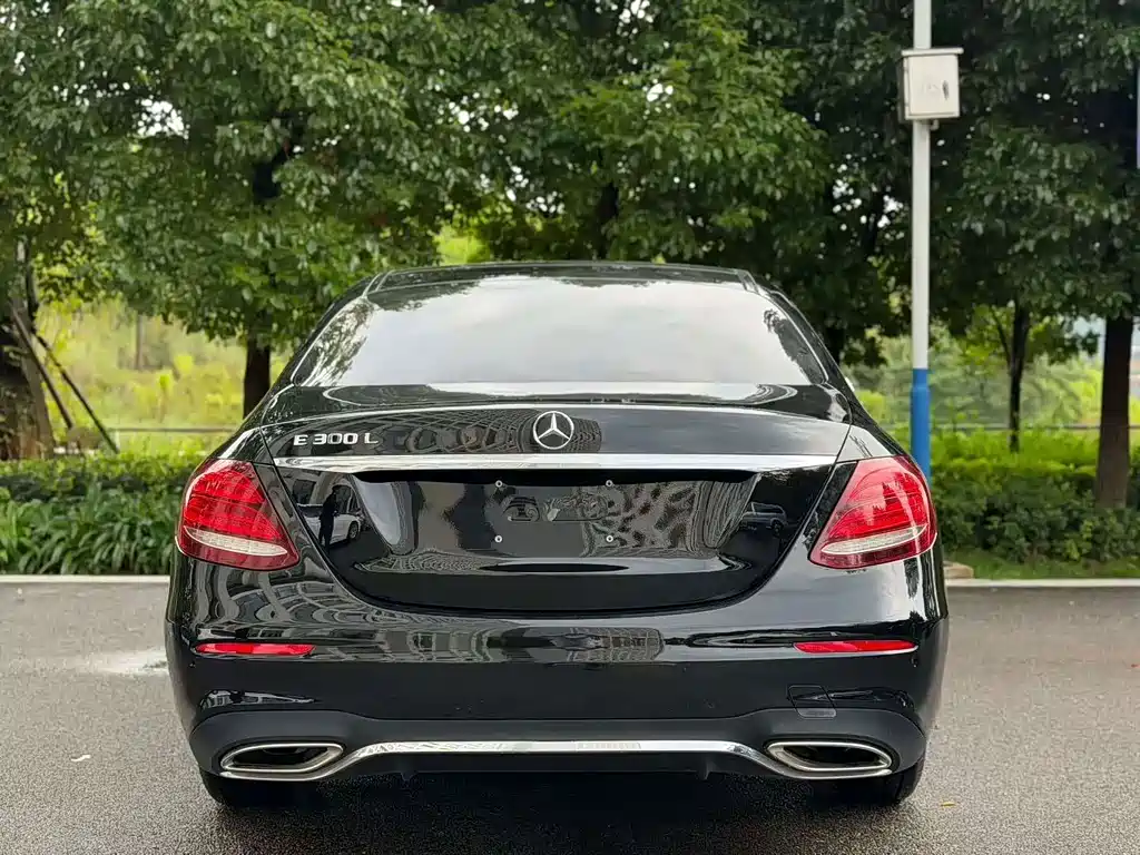 Mercedes-Benz E-Class — миниатюра 8