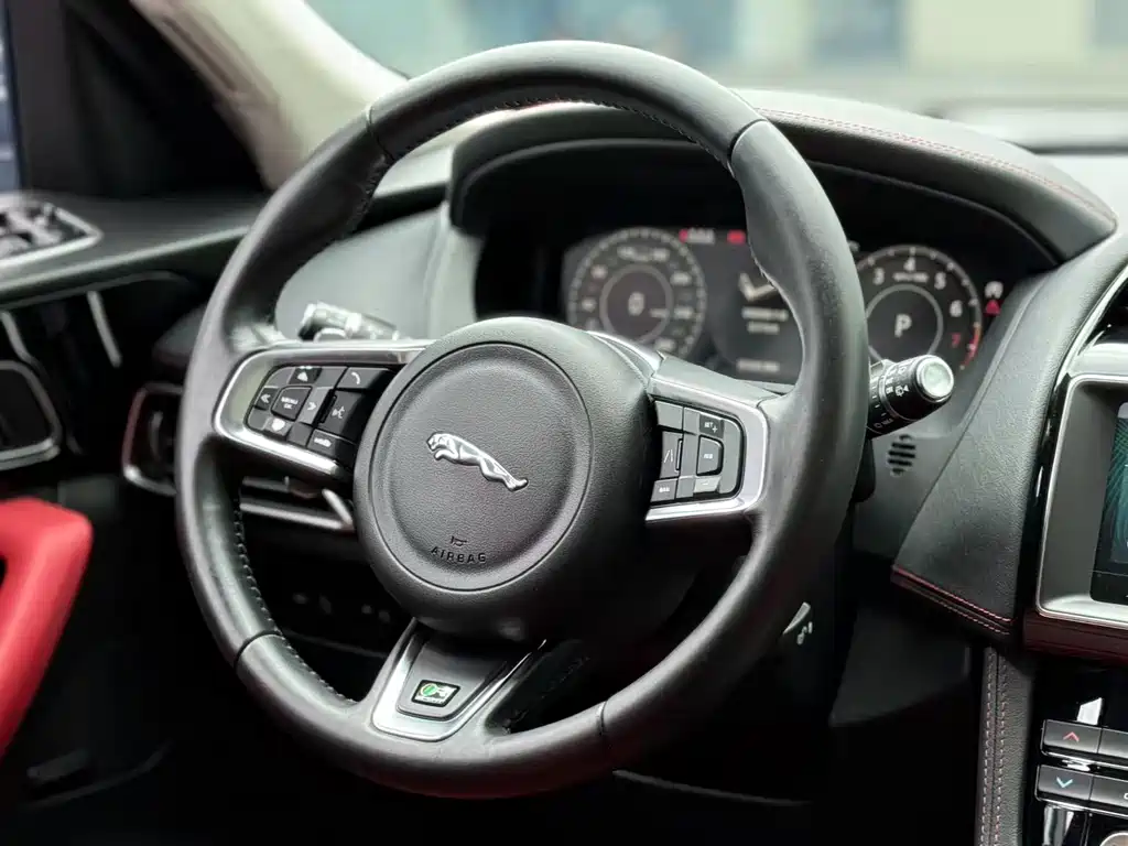 Jaguar F-PACE — миниатюра 10
