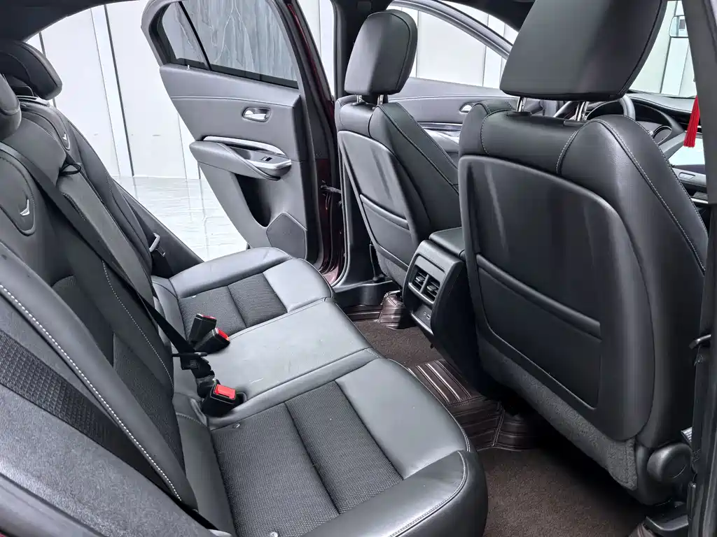 Cadillac XT4 — миниатюра 9