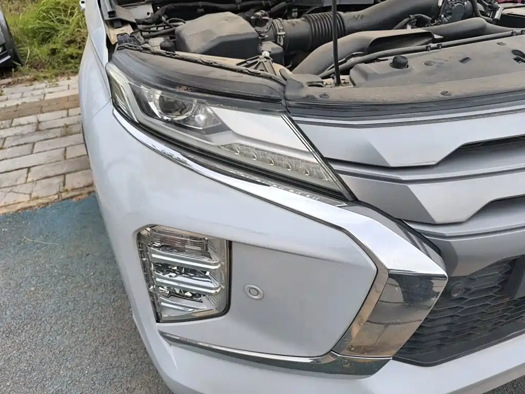 Mitsubishi Pajero Sport (Import) — миниатюра 7