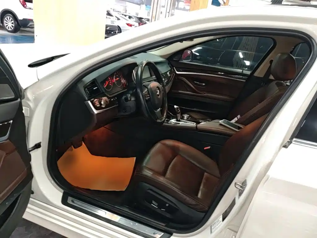 BMW 5 Series — миниатюра 15