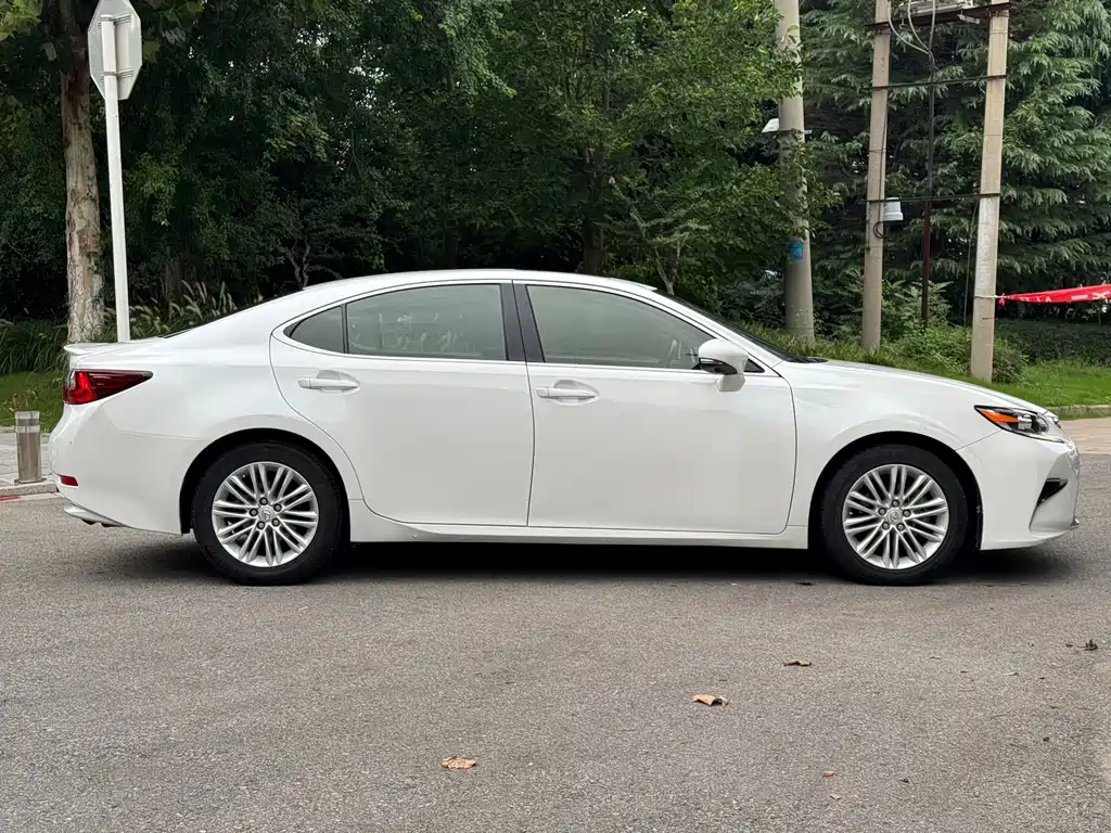 Lexus ES — миниатюра 4