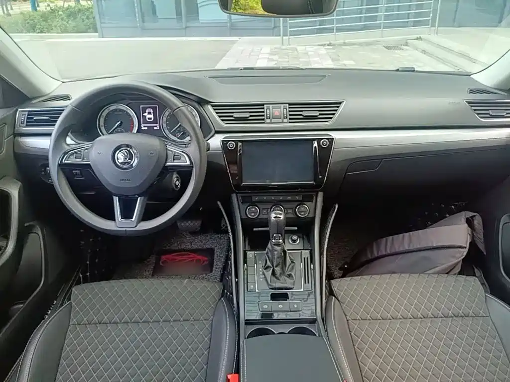 Skoda Superb — миниатюра 10