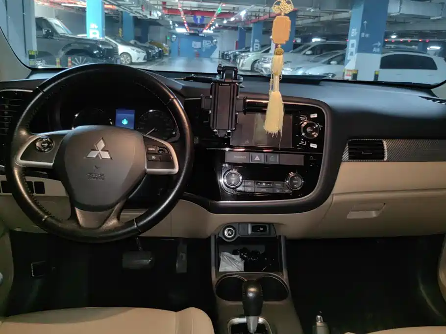 Mitsubishi Outlander (Import) — миниатюра 12
