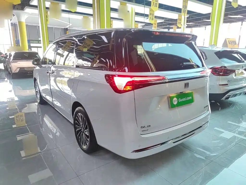 Buick GL8 Hybrid — миниатюра 5