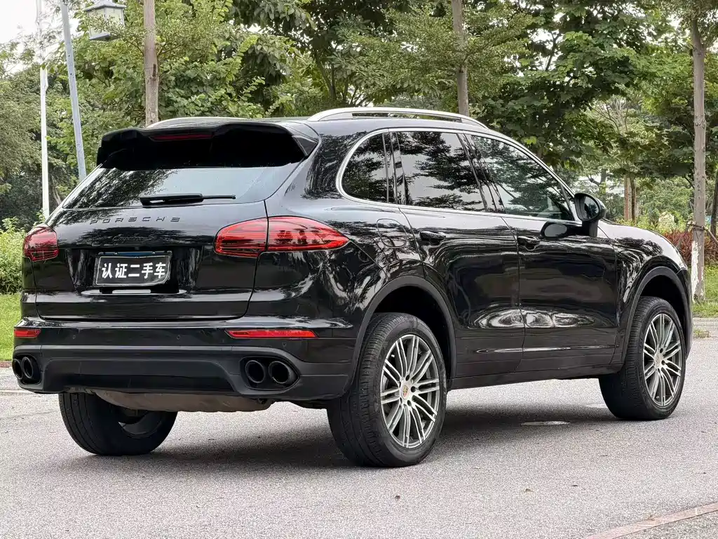 Porsche Cayenne — миниатюра 3