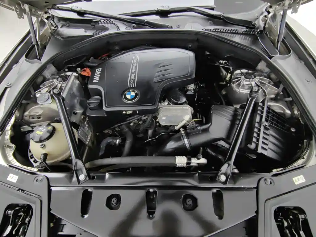 BMW 5 Series — миниатюра 6