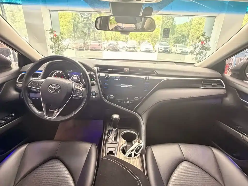 Toyota Camry — миниатюра 8