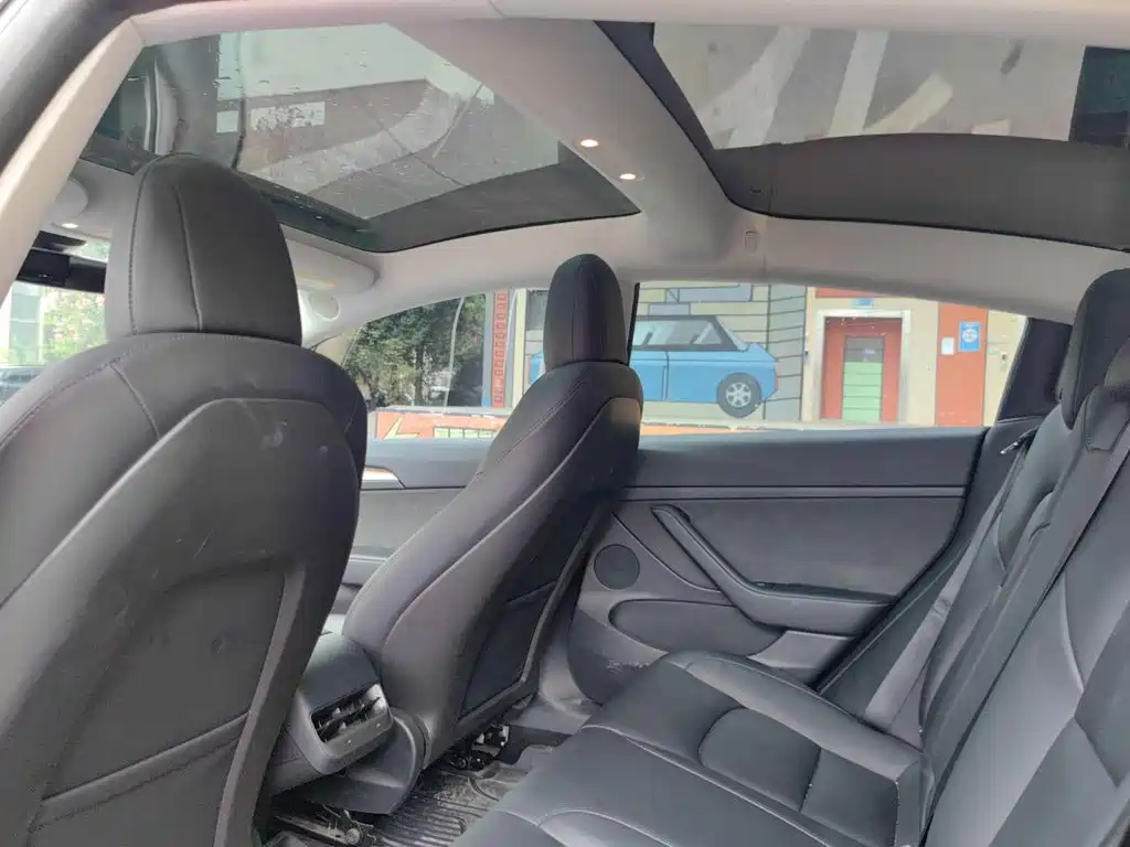 Tesla Model 3 — миниатюра 15