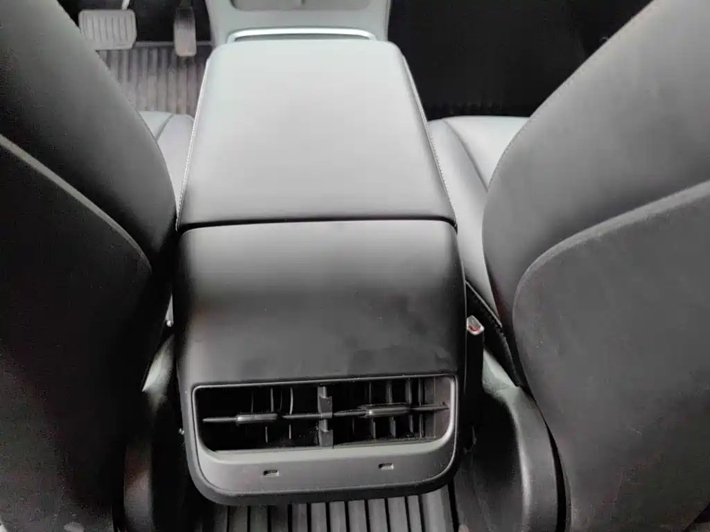Tesla Model 3 — миниатюра 9