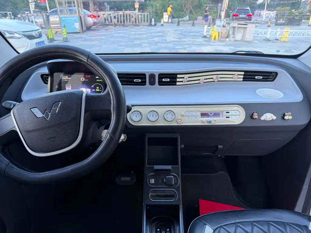 Wuling MINIEV — миниатюра 9