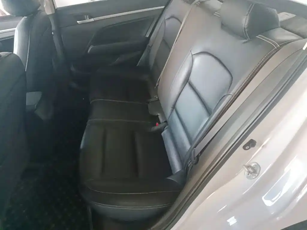 Hyundai Elantra — миниатюра 17