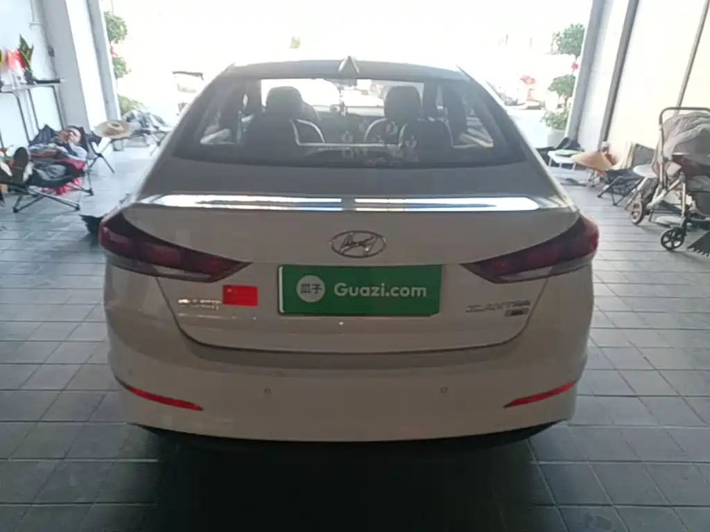 Hyundai Elantra — миниатюра 6