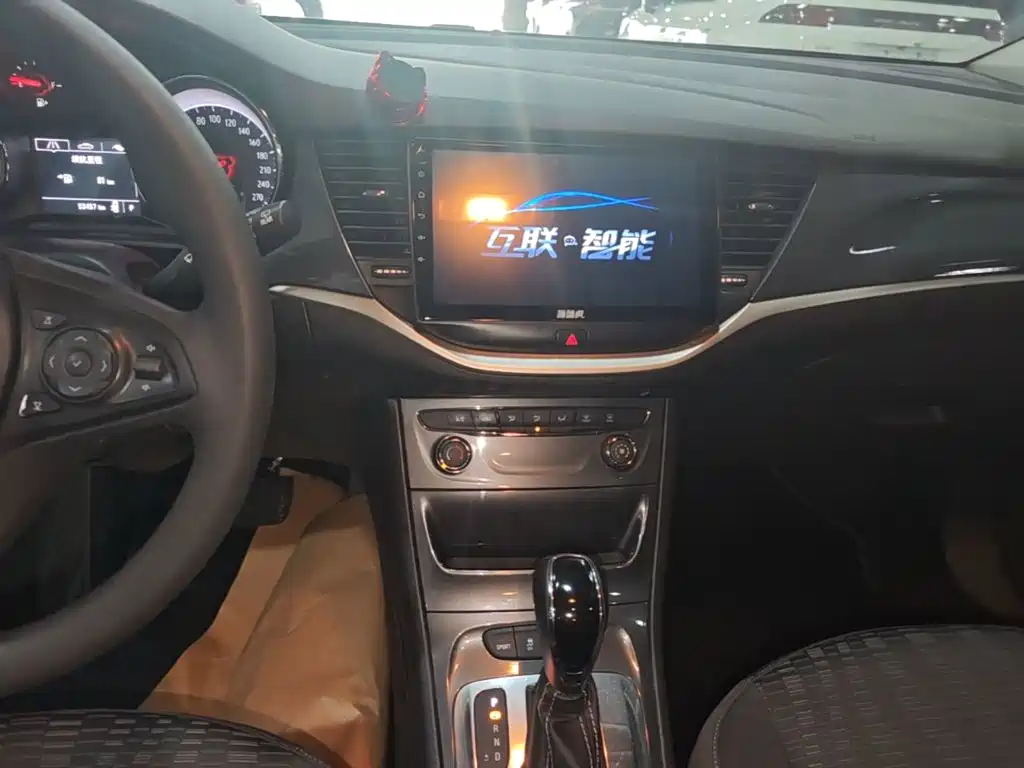 Buick Verano — миниатюра 13