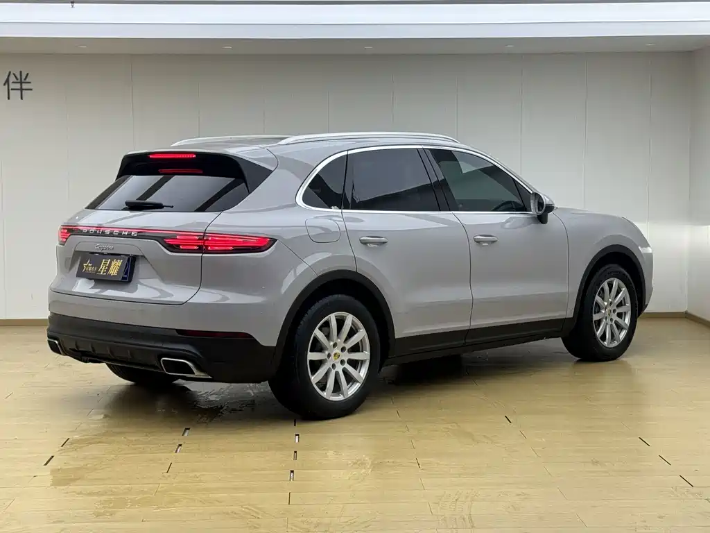 Porsche Cayenne — миниатюра 18