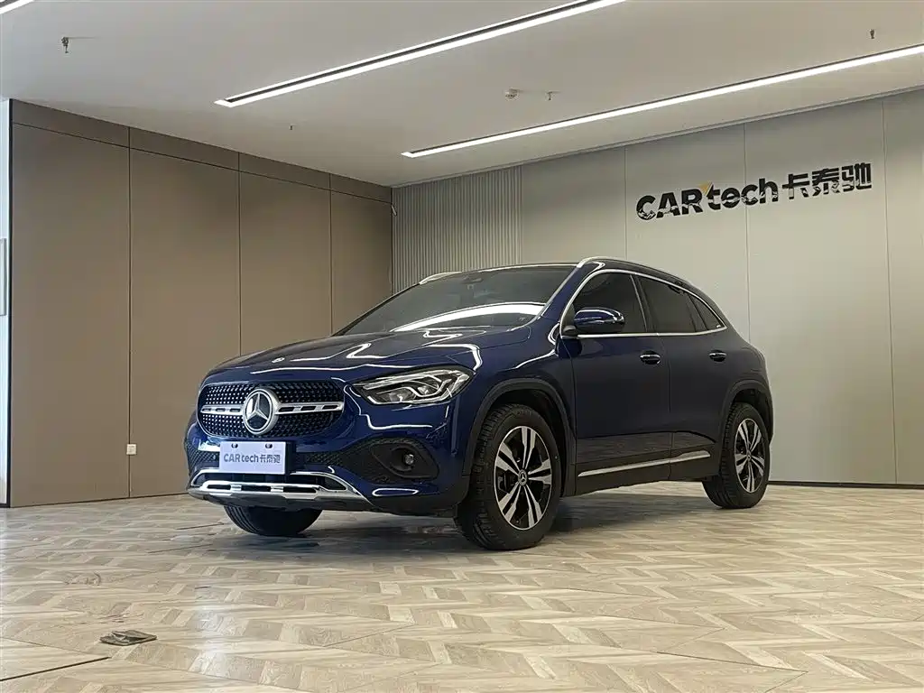 MERCEDES-BENZ GLA