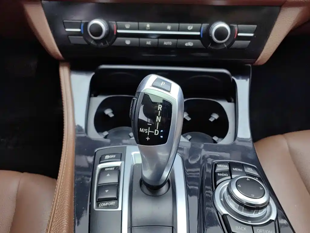 BMW 5 Series — миниатюра 13