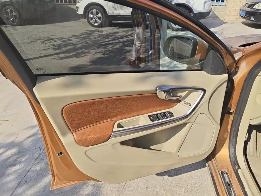 Volvo S60 (Import) — миниатюра 7