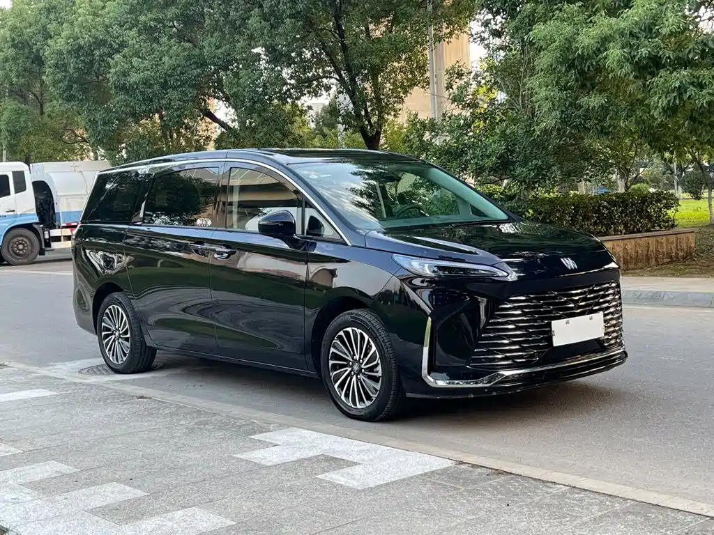 Buick GL8 Hybrid — миниатюра 5